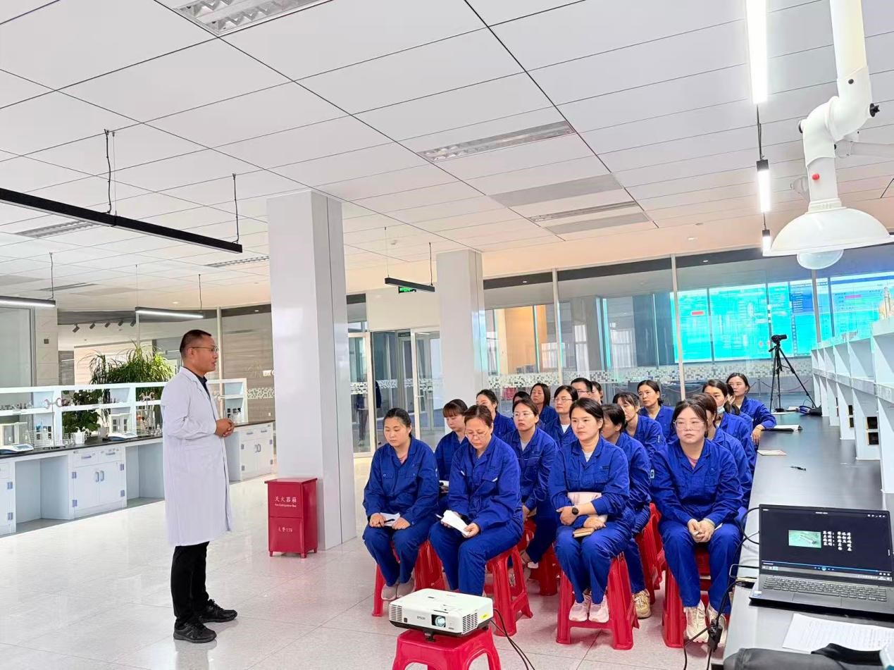 校企共育续新篇 双高赋能再出发——绿色化工与新材...